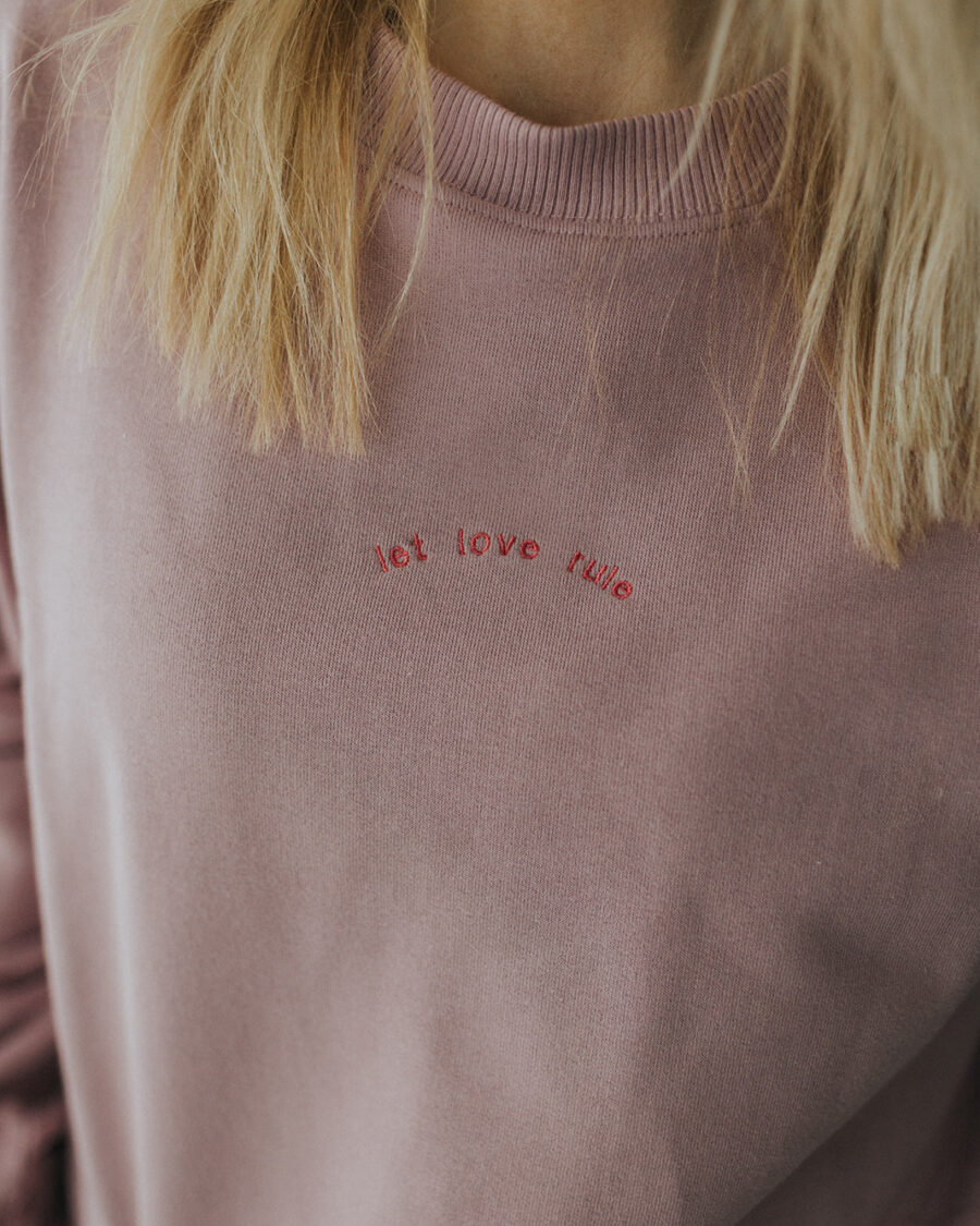 let love rule - Dames sweater - Mangos on Monday