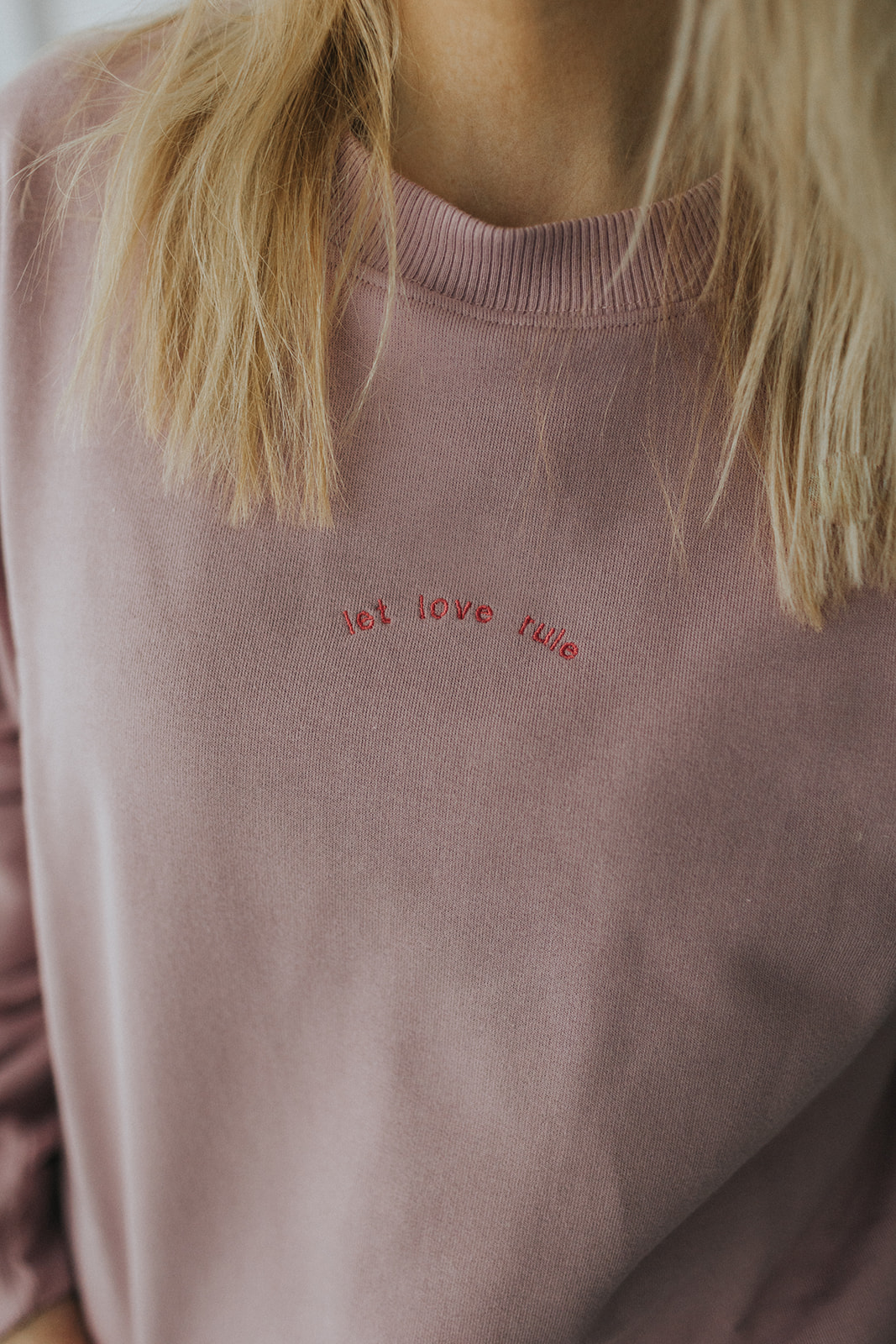 let love rule - Dames sweater - Mangos on Monday